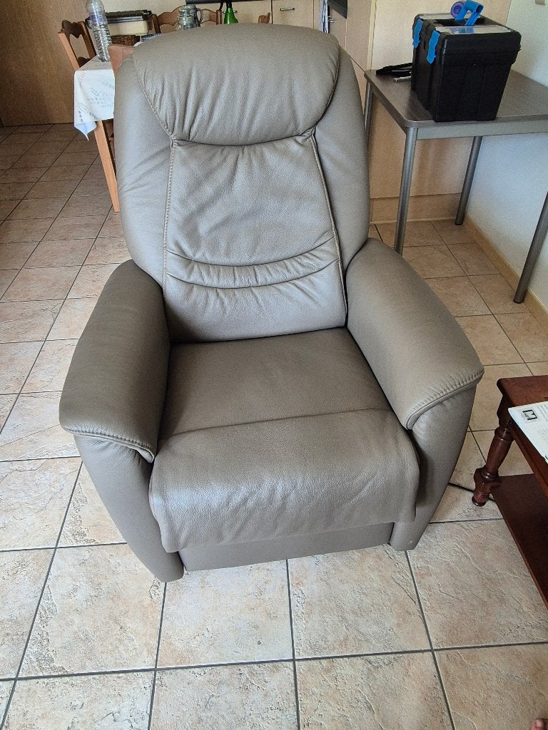 Elektrische relaxzetel in leder, Maison & Meubles, Fauteuils, 75 à 100 cm, Klassiek, Comme neuf, Enlèvement