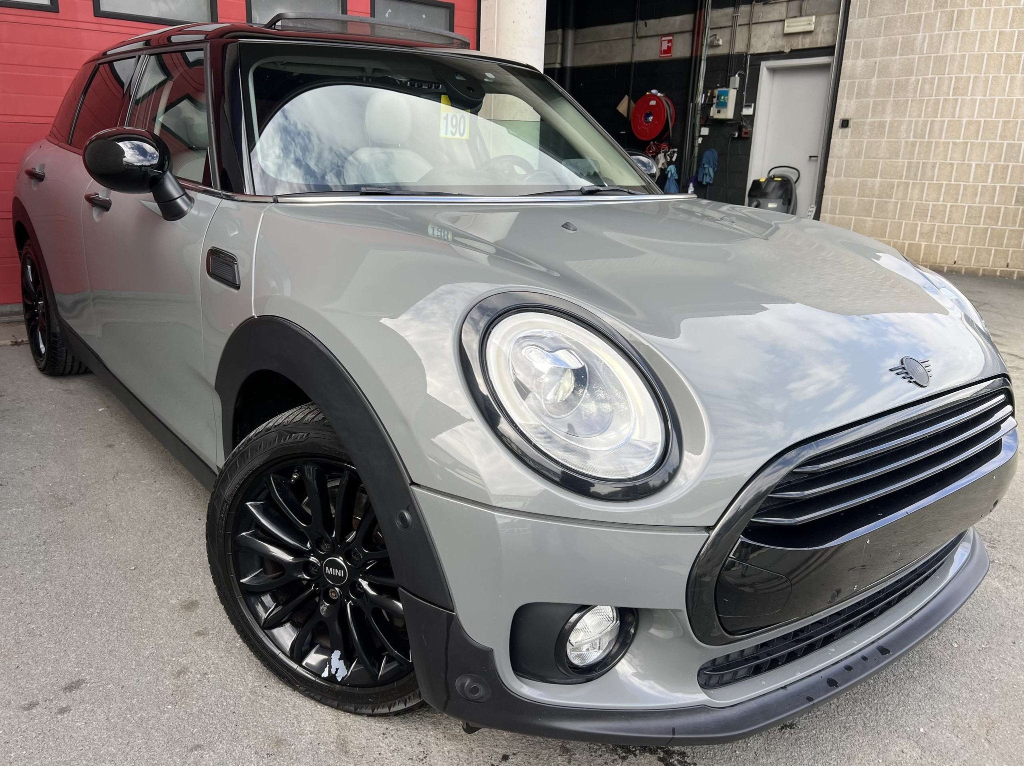 MINI Cooper Clubman 1.5A + CAR-PASS + CAMÉRA + NAVI + CUIR, Auto's, Gebruikt, 136 pk, Startonderbreker, Leder