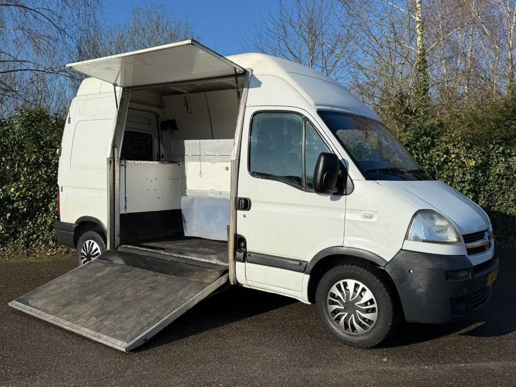 Opel Movano 2008 pour chevaux, Horsetruck chargeur latéral, Animaux & Accessoires, Chevaux & Poneys | Semi-remorques & Remorques