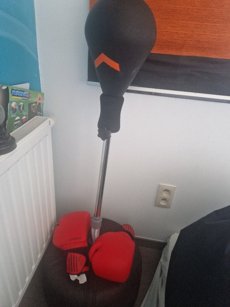 Boksbal met handschoenen, Ophalen, Zo goed als nieuw, Boksbal