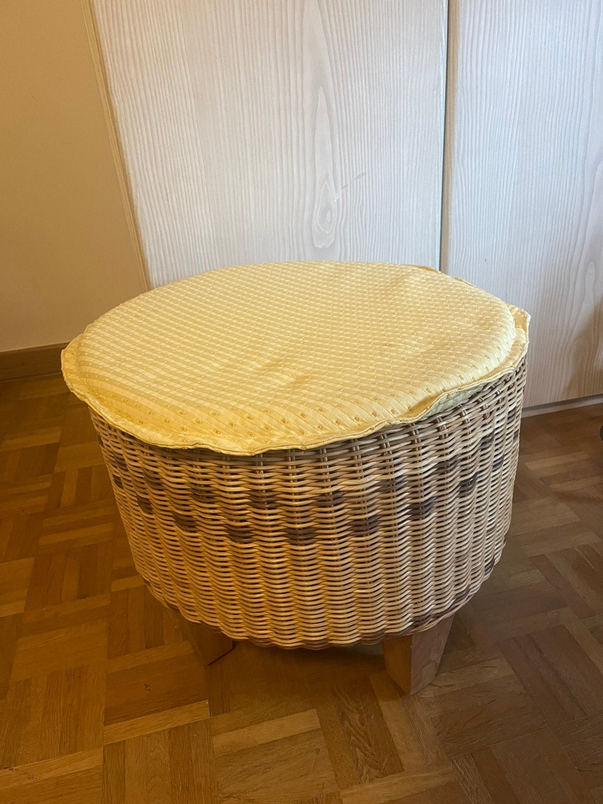 Rieten poef 2 stuks, Huis en Inrichting, Ophalen, Gebruikt
