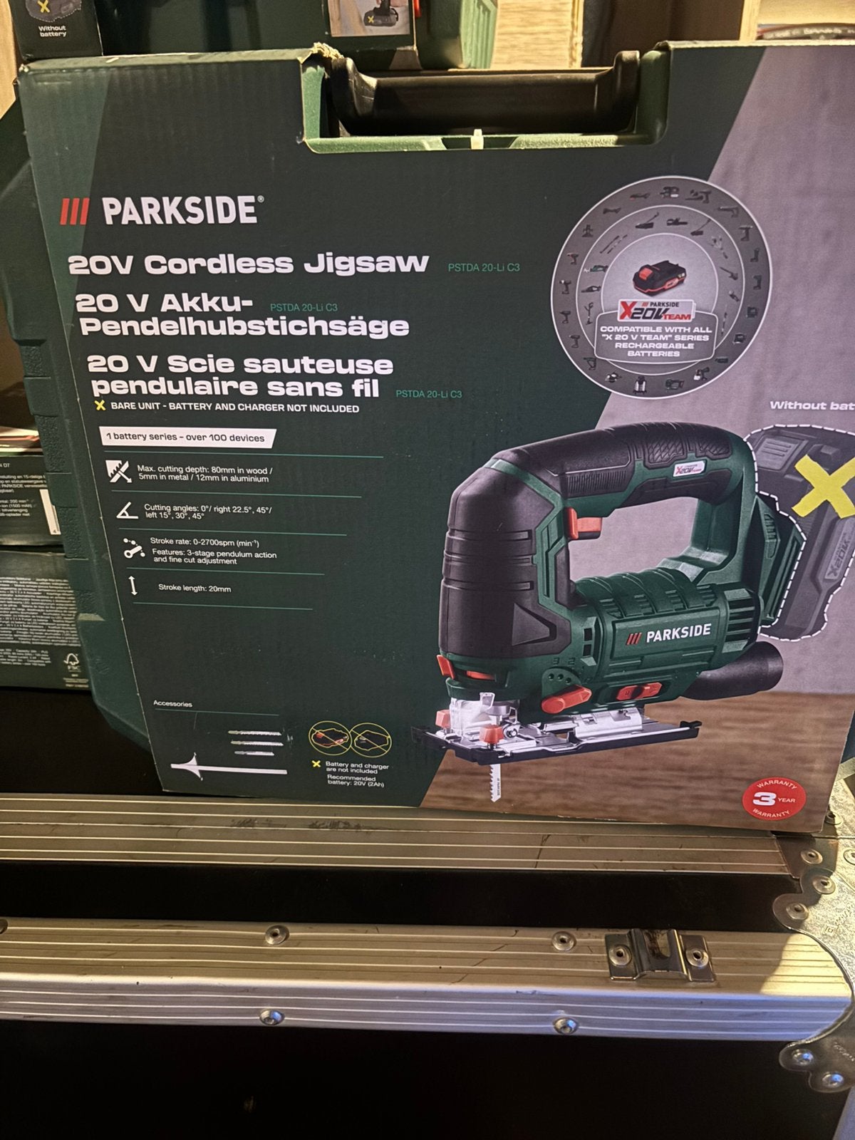 Decoupeerzaag en lader en accu, Ophalen, Nieuw