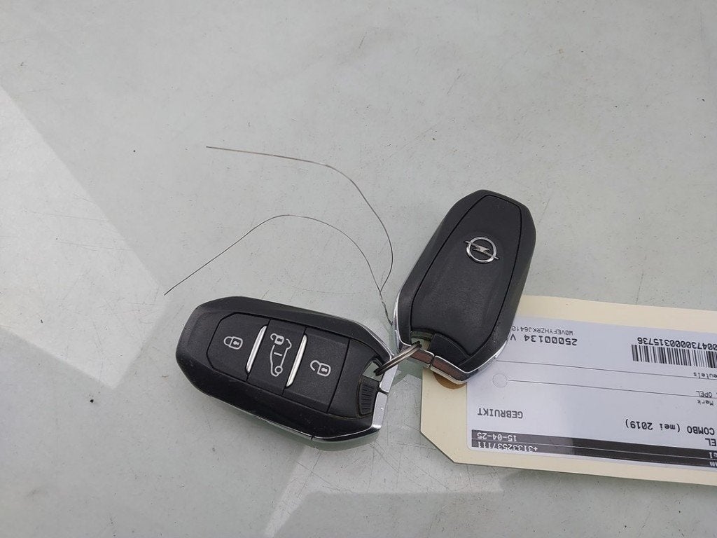 SLEUTEL Opel Combo Cargo (|98161690ZD|98390668ZD|), Auto-onderdelen, Gebruikt, Opel