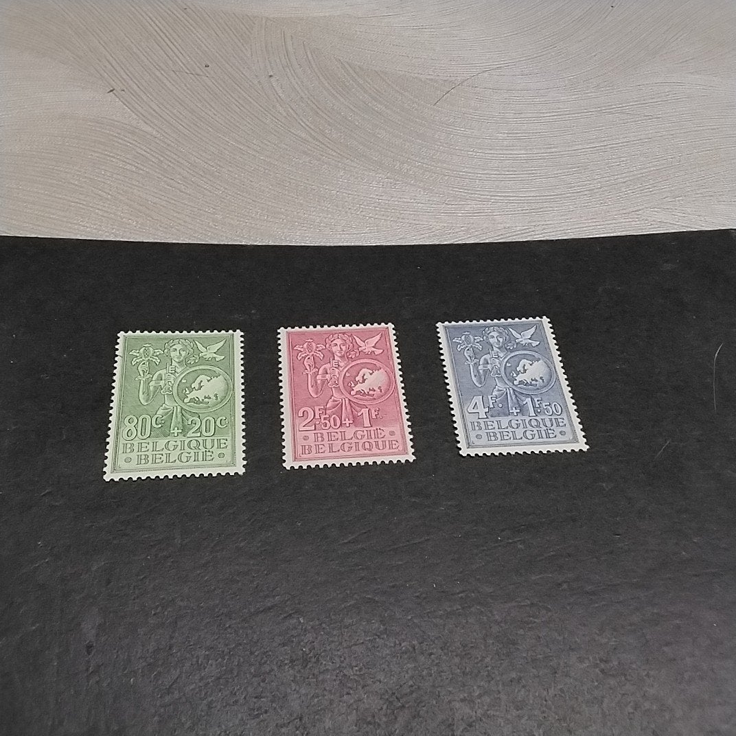 BELGIE 927/929 scharnier met cote 45,00 €., Postzegels en Munten, Postzegels | Nederlands-Indië en Nieuw-Guinea, Ophalen of Verzenden
