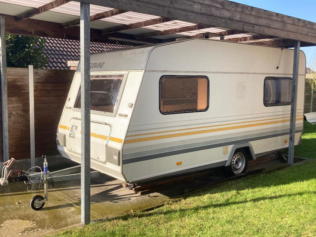 caravane Knaus Sudwind, Jusqu'à 4, 4 à 5 mètres, Coin salon convertible, Particulier