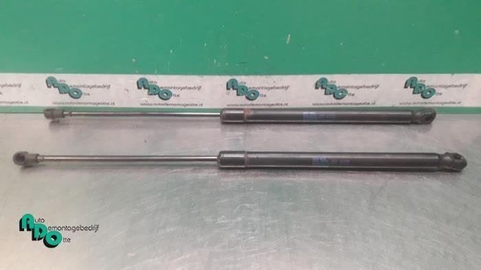 Kit amortisseur gaz hayon d'un Volkswagen Polo (Polo 01-), Volkswagen, -, 3 mois de garantie, Utilisé