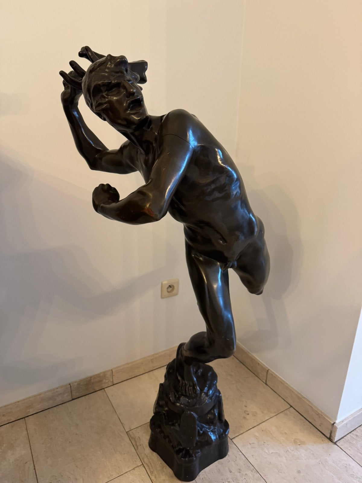 Prachtig bronzen beeld  Silvius Brabo 118 cm hoog., Ophalen, Beeld