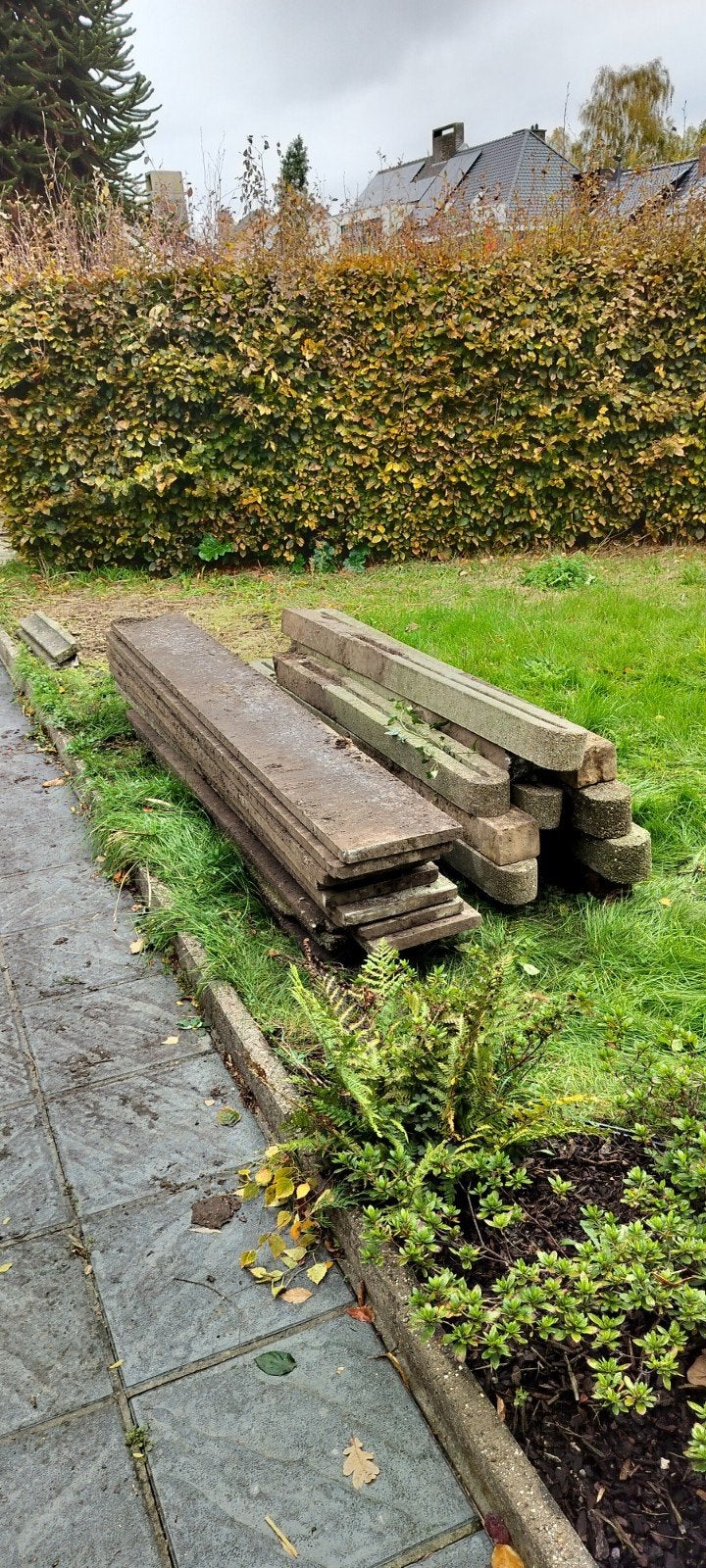betonplaten en palen, Ophalen