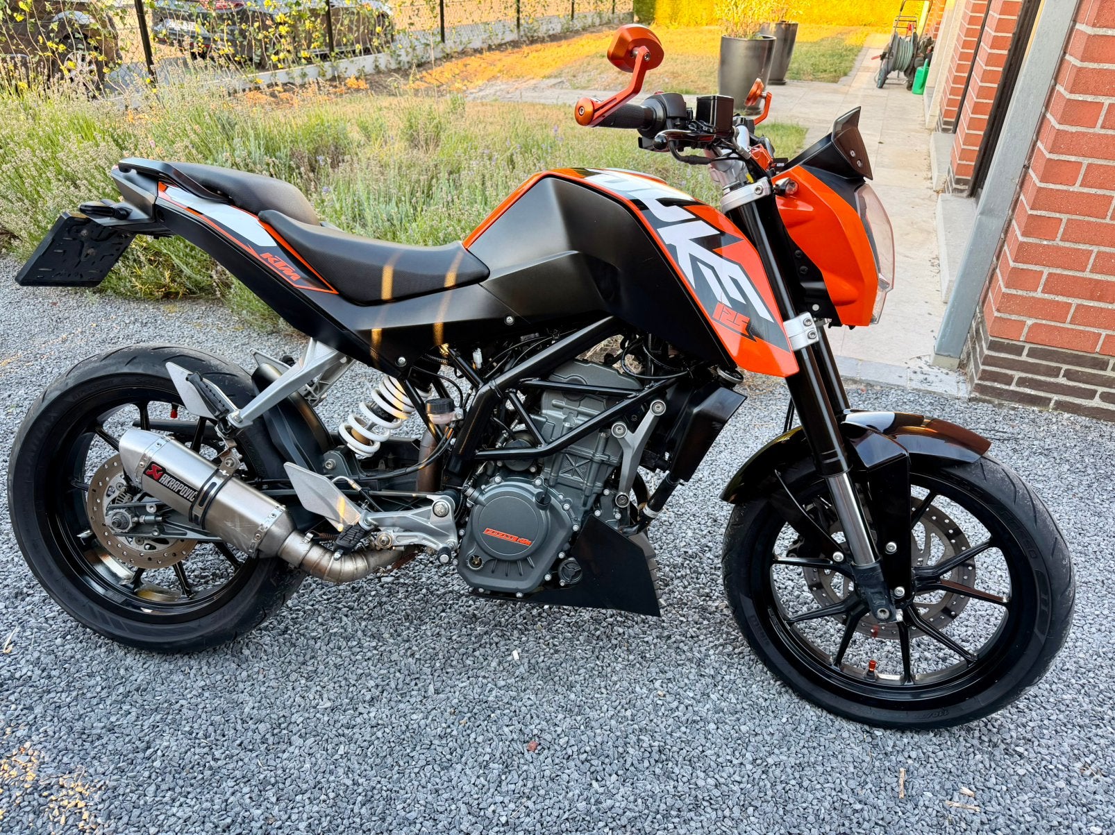 Ktm Duke 125 nieuwstaat met officiele onderhoudshistorie, Motoren, Ophalen