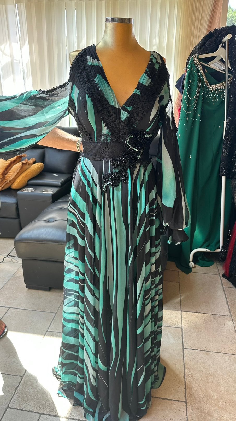 Belle robe de soirée noire turquoise, Enlèvement, Comme neuf, Noir