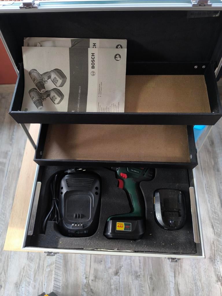 Kit Bosch Visseuse PSR 1800 LI-2 (18V) 2 batteries, Enlèvement, Comme neuf, Foreuse et Perceuse