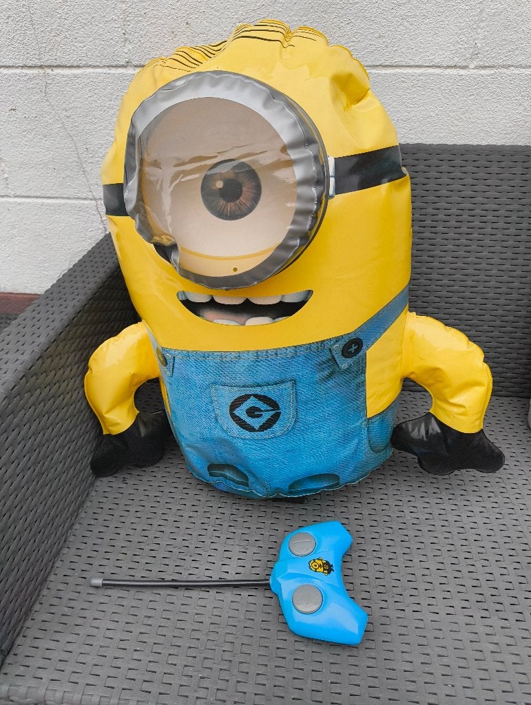 Op afstand bestuurbare XL Opblaasbare Minion met geluid, Ophalen, Zo goed als nieuw, Afstandsbediening