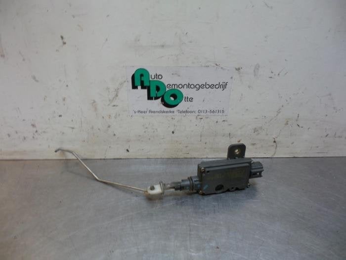 Moteur de verrouillage clapet réservoir d'un Nissan Almera, Autos : Pièces & Accessoires, -, 3 mois de garantie, Utilisé, -
