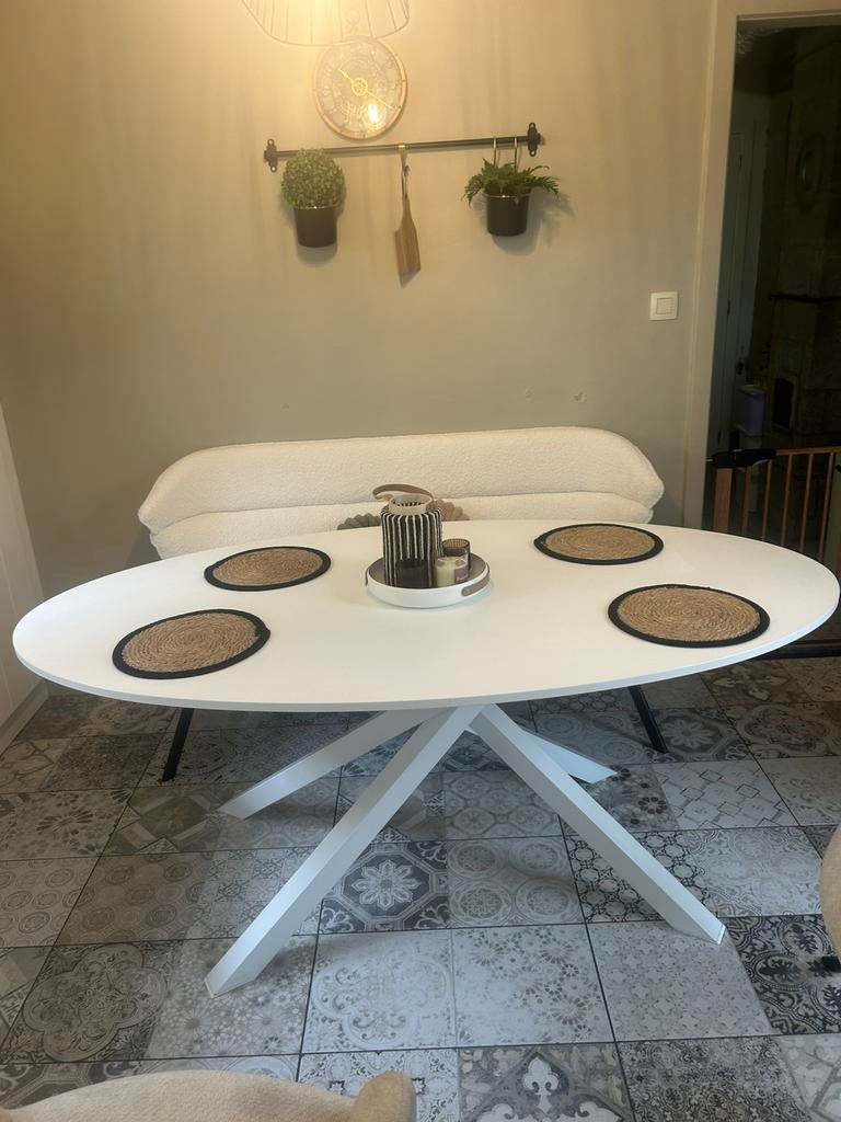 Ovale eettafel (nog zo goed als nieuw), Huis en Inrichting, Ophalen, Zo goed als nieuw