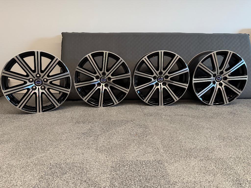 Volvo v60 velgen, Auto-onderdelen, Banden en Velgen, Velg(en), Zomerbanden, 18 inch, 235 mm, Personenwagen, Gereviseerd, Ophalen