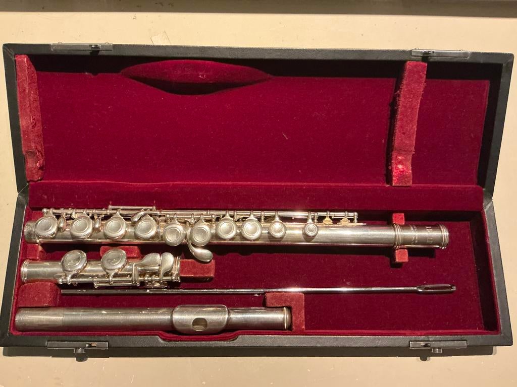 Dwarsfluit van het merk Jupiter met verzilverde buitenkant, Muziek en Instrumenten, Ophalen of Verzenden, Gebruikt, Dwarsfluit