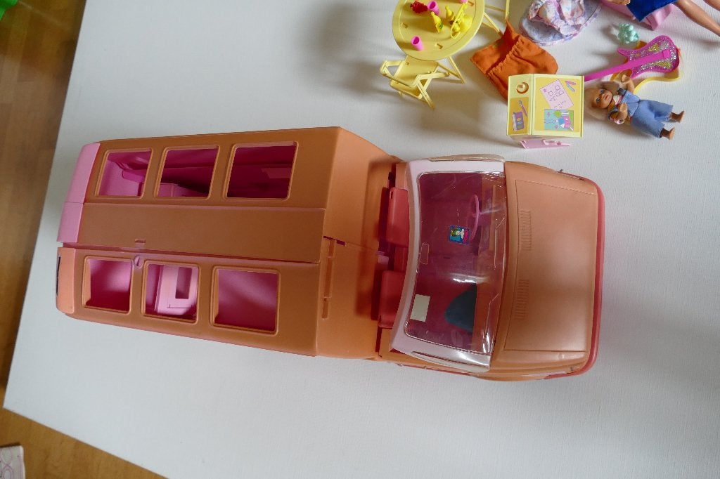 barbie kamper + barbiepoppen, Kinderen en Baby's, Ophalen, Gebruikt
