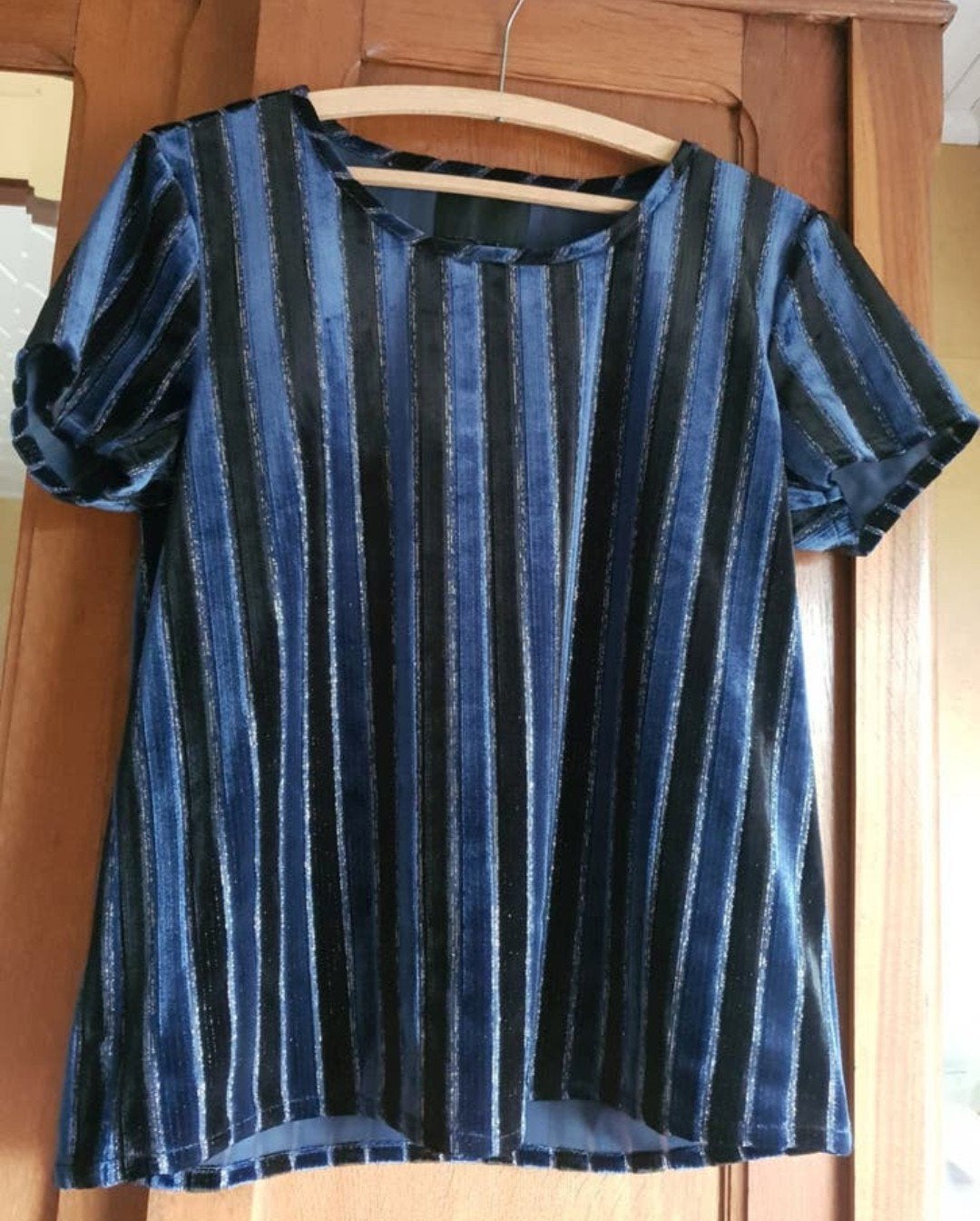 Youh! Velvet top blauw zwart gestreept - maat M, Kleding | Dames, Topjes, Maat 38/40 (M), Blauw, Ophalen of Verzenden, Zo goed als nieuw