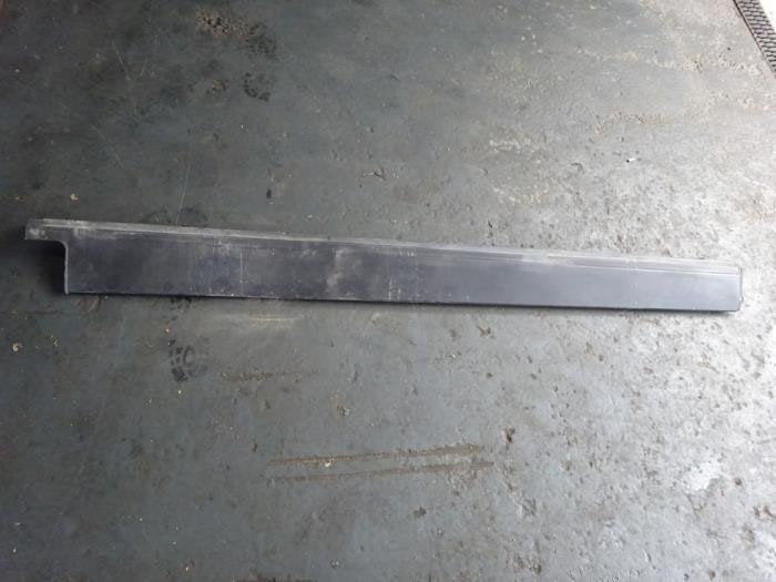 Jupe droite d'un Landrover Range Rover Sport (820), Land Rover, -, 3 mois de garantie, Utilisé
