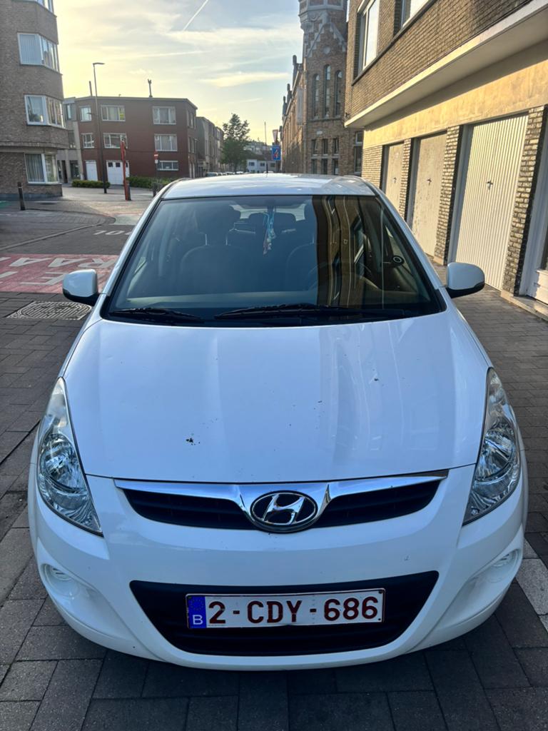HYUNDAI i20, Auto's, Hyundai, Particulier, i20, Benzine, Euro 5, 5 deurs, Handgeschakeld, Wit, Zwart, Ophalen
