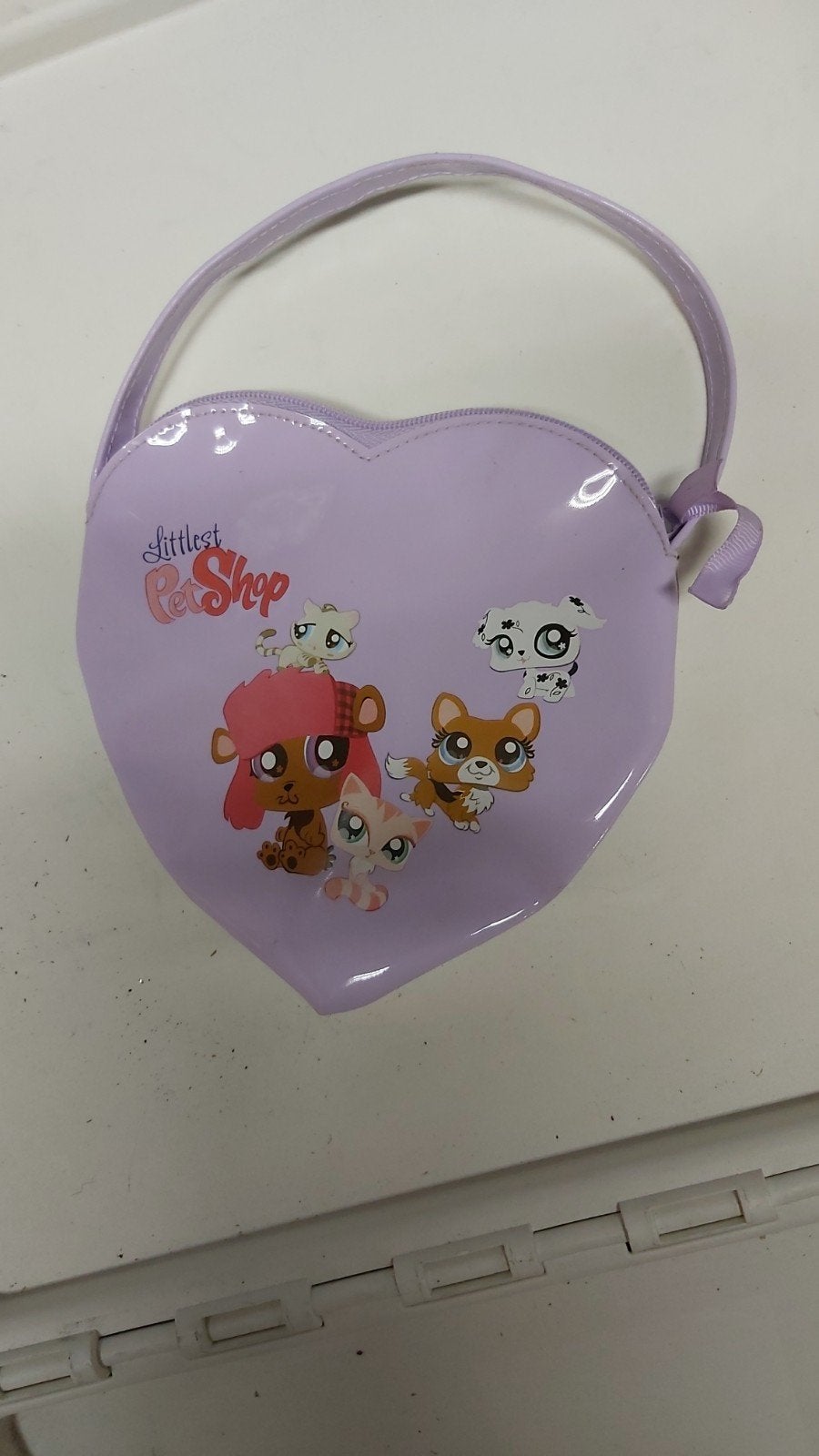 Hartvormig kinderhandtasje Littlest Pet Shop, Enlèvement
