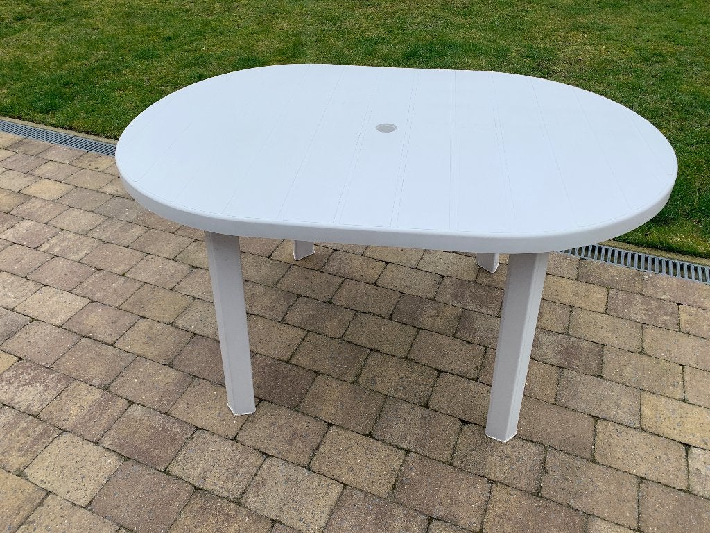 Tuintafel - ovaal. Als nieuw !, Tuin en Terras, Tuintafels, Ophalen, Zo goed als nieuw, Ovaal, Kunststof