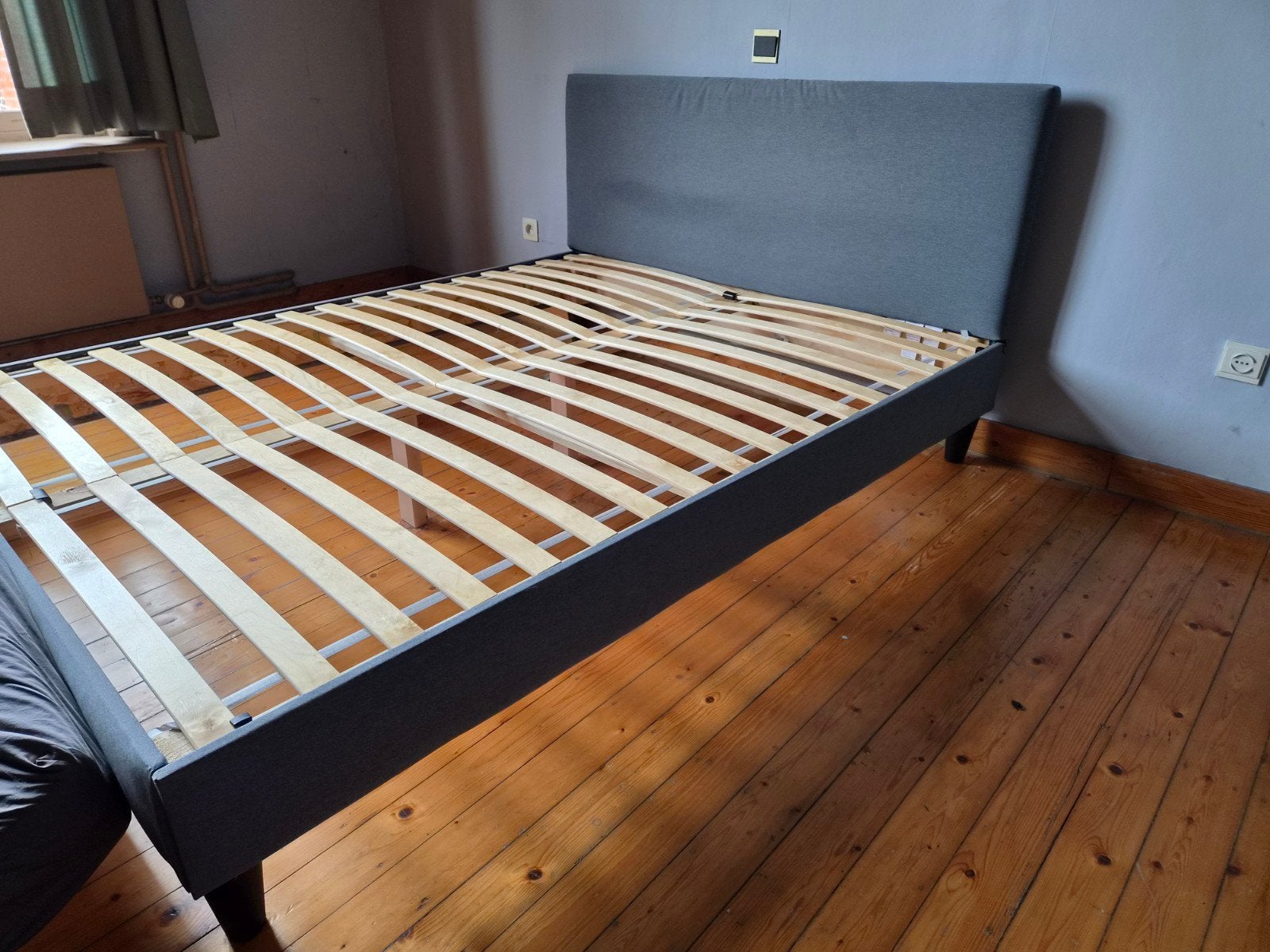 2 persoonsbed te koop, Huis en Inrichting, Slaapkamer | Bedden, Ophalen, Tweepersoons, Zo goed als nieuw, 200 cm