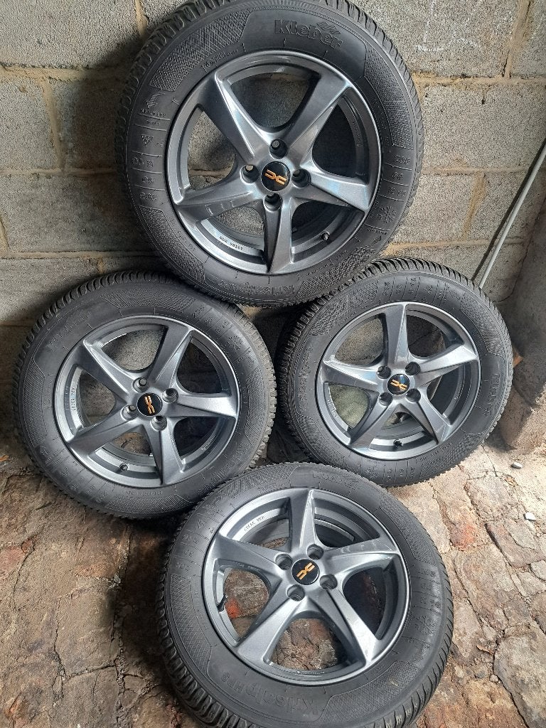 Kit hiver Dacia Stepway III - 205/60 R16 92H, Autos : Pièces & Accessoires, Pneus et Jantes, Pneus hiver, 16 pouces, Véhicule de tourisme