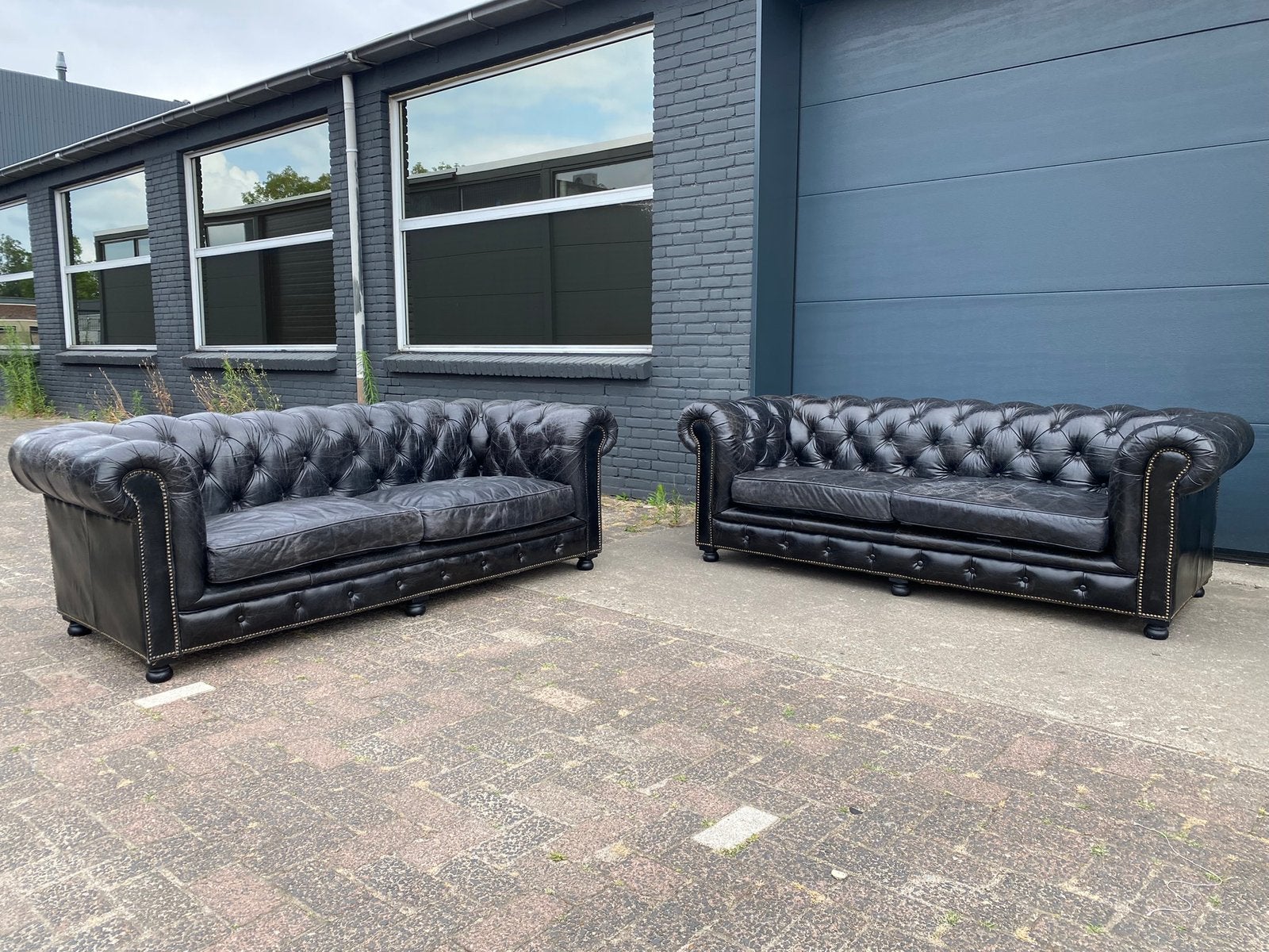 Twee stoere Chesterfield zetels vintage zwart, Huis en Inrichting, Ophalen of Verzenden, Zo goed als nieuw, Leer