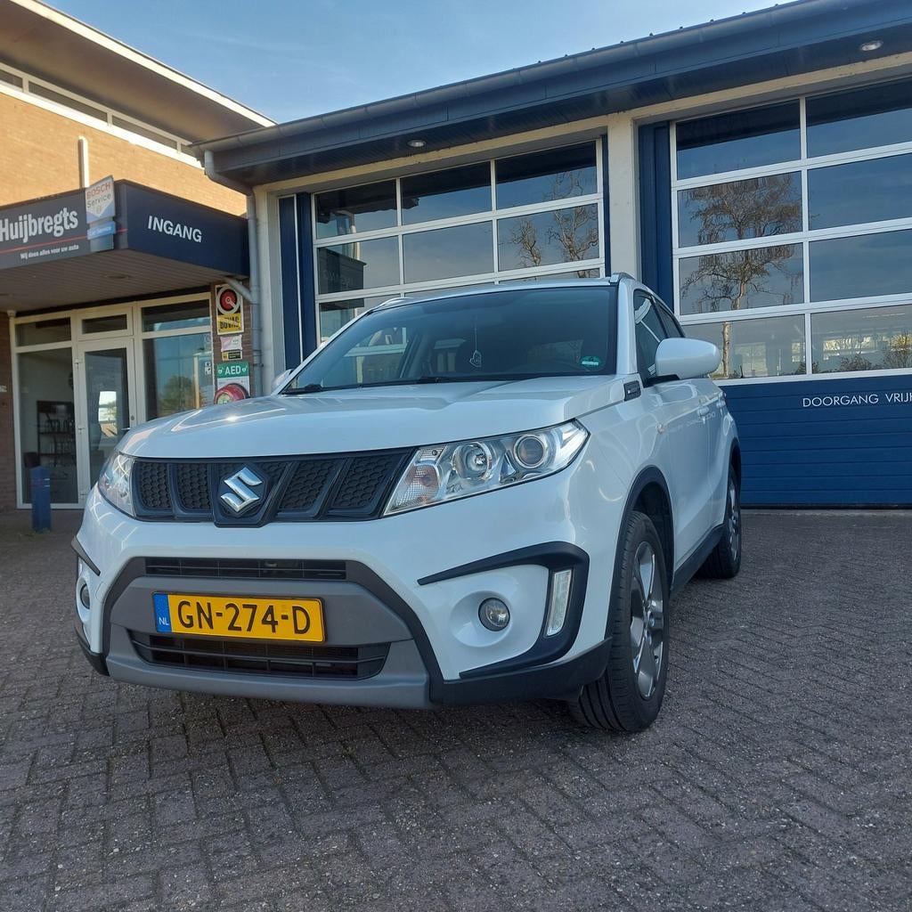 Suzuki Vitara exclusive 1.6 VVT 120pk 2WD 2015 Wit, Auto's, Wit, Handgeschakeld, Particulier, SUV of Terreinwagen