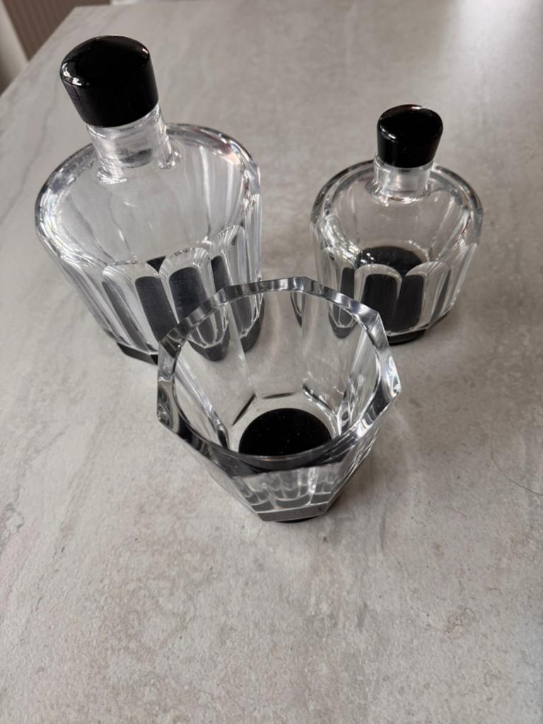 Twee flesjes en beker in  helder kristal Art Deco, Ophalen of Verzenden