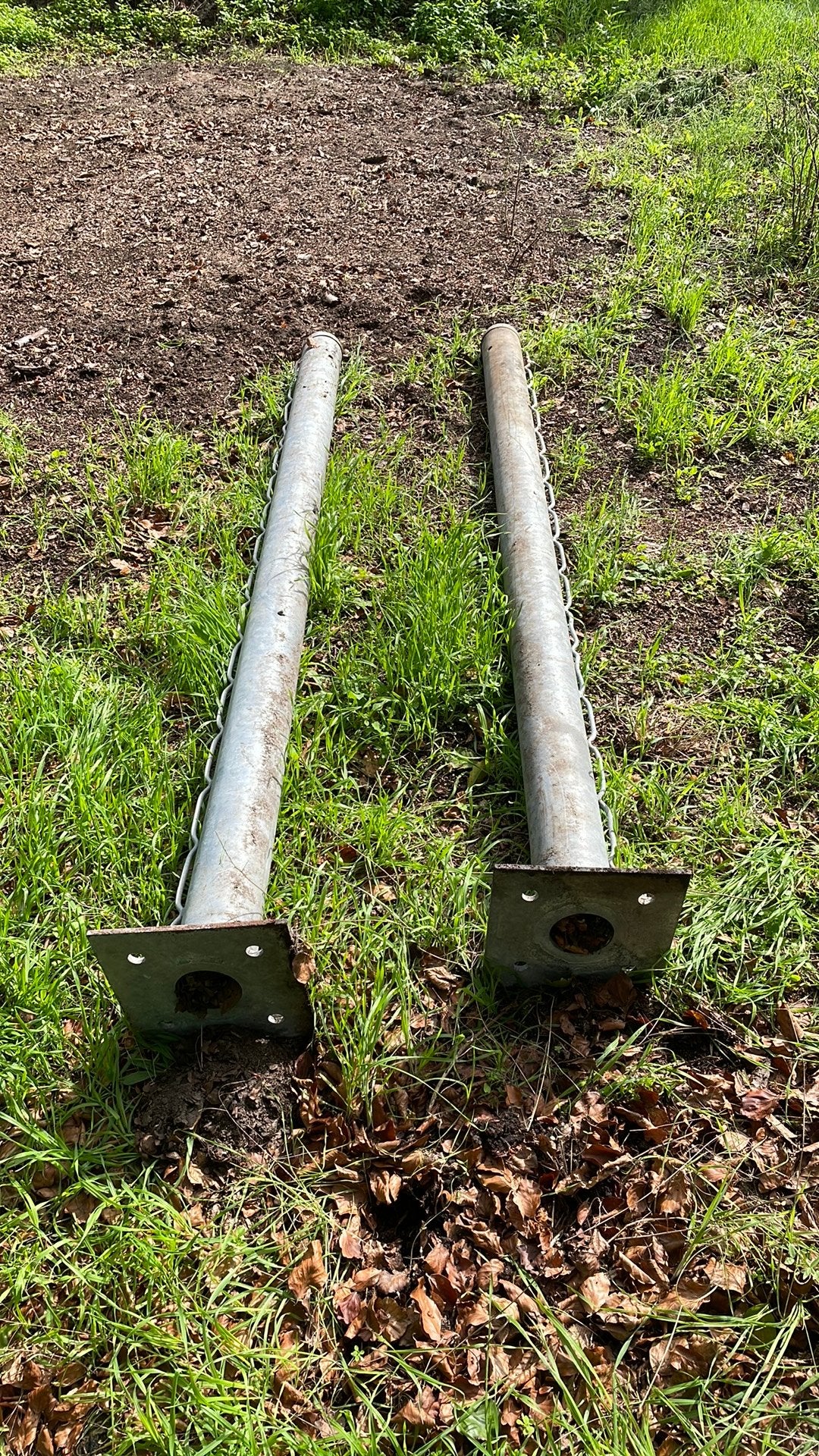 Twee hoekpalen voor hekwerk, Ophalen, Gebruikt