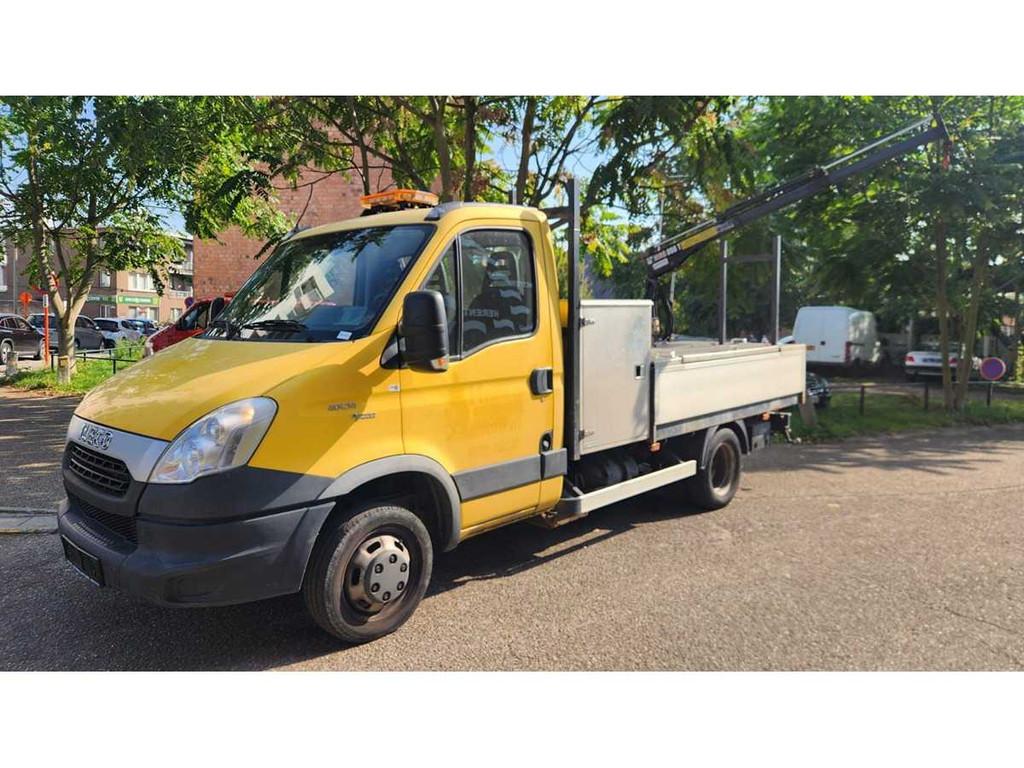 Iveco 40C14G 3.0D 2013 avec grue 111,560 km, Autos, Camions, Entreprise, Iveco, Autres carburants
