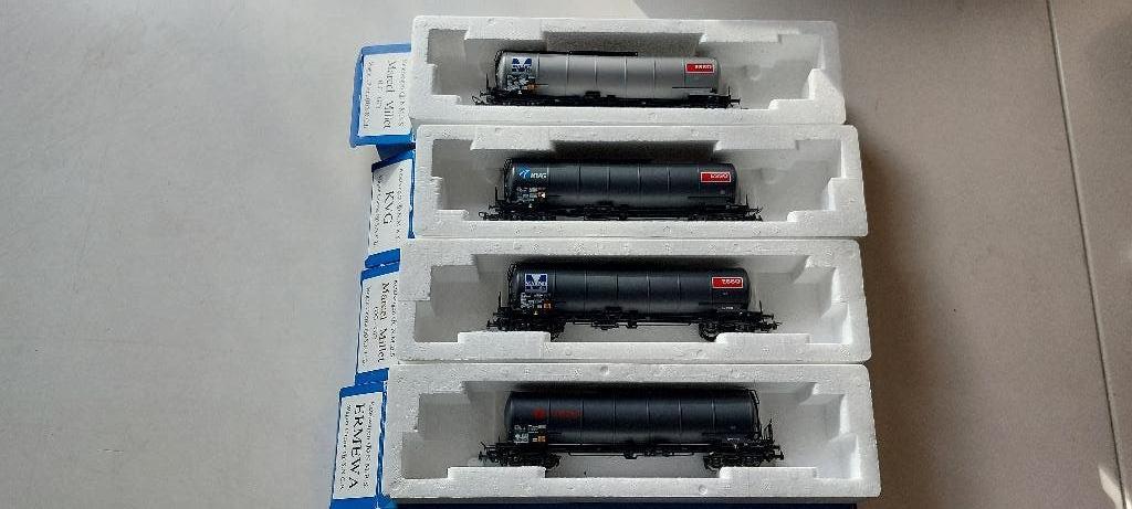 SNCB/NMBS OVB SE DE 4 WAGONS CITERNES*HO*DC, Analogique, Wagon, Comme neuf, Courant continu