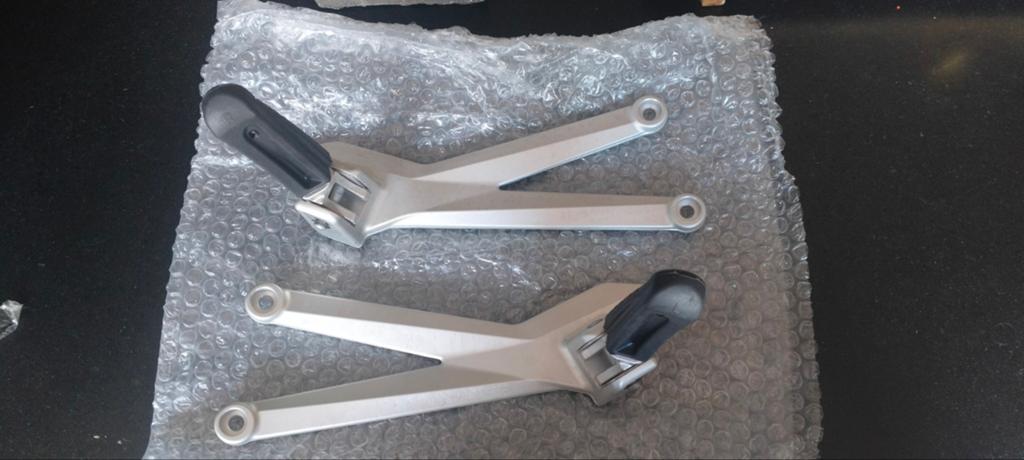 Passagier voetsteunen KTM 690/ HUSQVARNA 701, Motoren, Accessoires | Overige, Ophalen