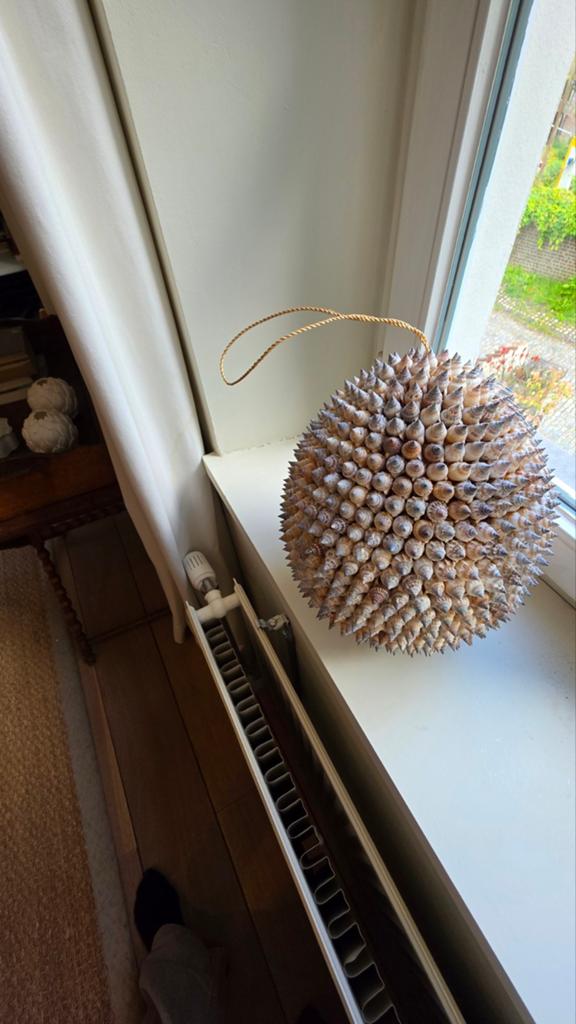 Boule faite de coquillages authentique., Enlèvement
