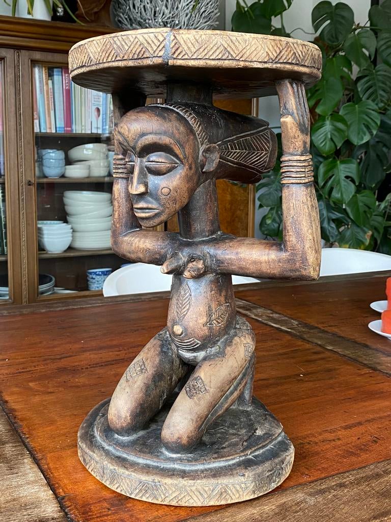 Afrikaanse kunst Luba stoeltje., Enlèvement, Comme neuf