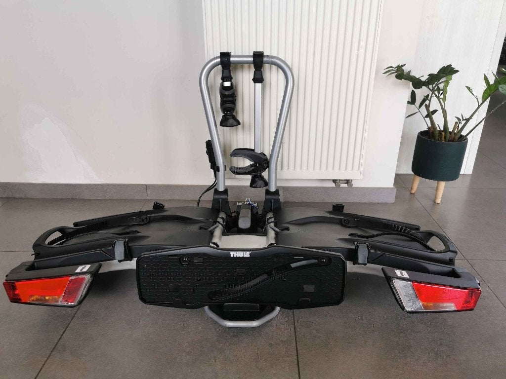 Thule EasyFold 931 –opvouwbaar –60kg –13PIN stekker –e-bikes, Auto diversen, Ophalen, Zo goed als nieuw, 2 fietsen, Trekhaakdrager