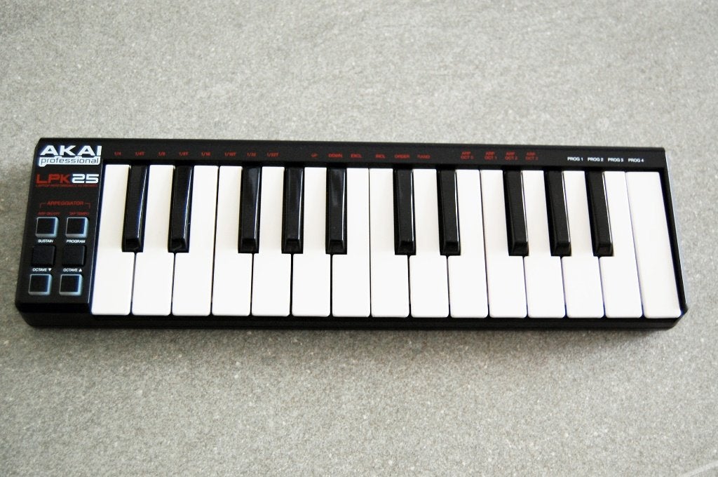 Akai Pro LPK25 Midi USB keyboard, Muziek en Instrumenten, Keyboards, Overige merken, Midi-aansluiting, Zo goed als nieuw, Overige aantallen