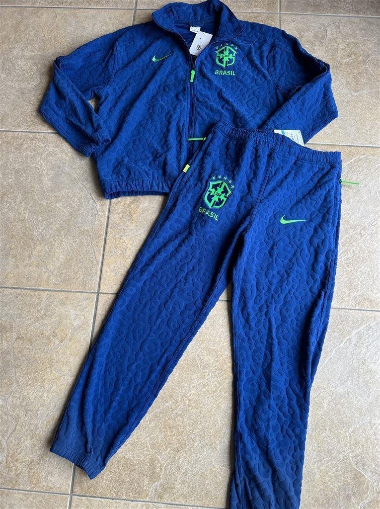 Nike Brazil Swoosh Trainingspak maat M, Kleding | Heren, Ophalen of Verzenden, Nieuw, Maat 48/50 (M)