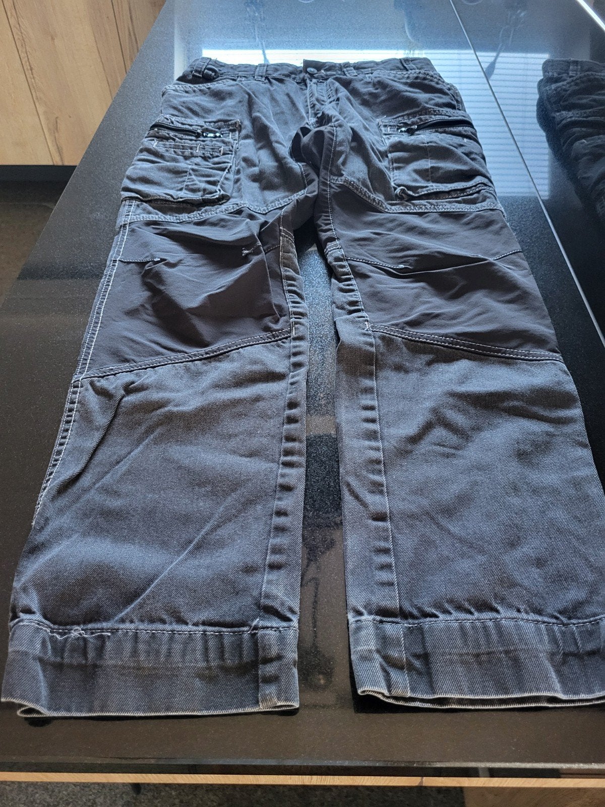 blakläder grijs met zwart c46 maat zie label, Vêtements | Hommes, Pantalons, Gris, Blakläder, Comme neuf, Taille 46 (S) ou plus petite