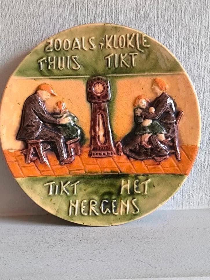Vlaams aardewerk 'Zooals het klokje thuis tikt...', Antiek en Kunst, Antiek | Keramiek en Aardewerk, Ophalen of Verzenden
