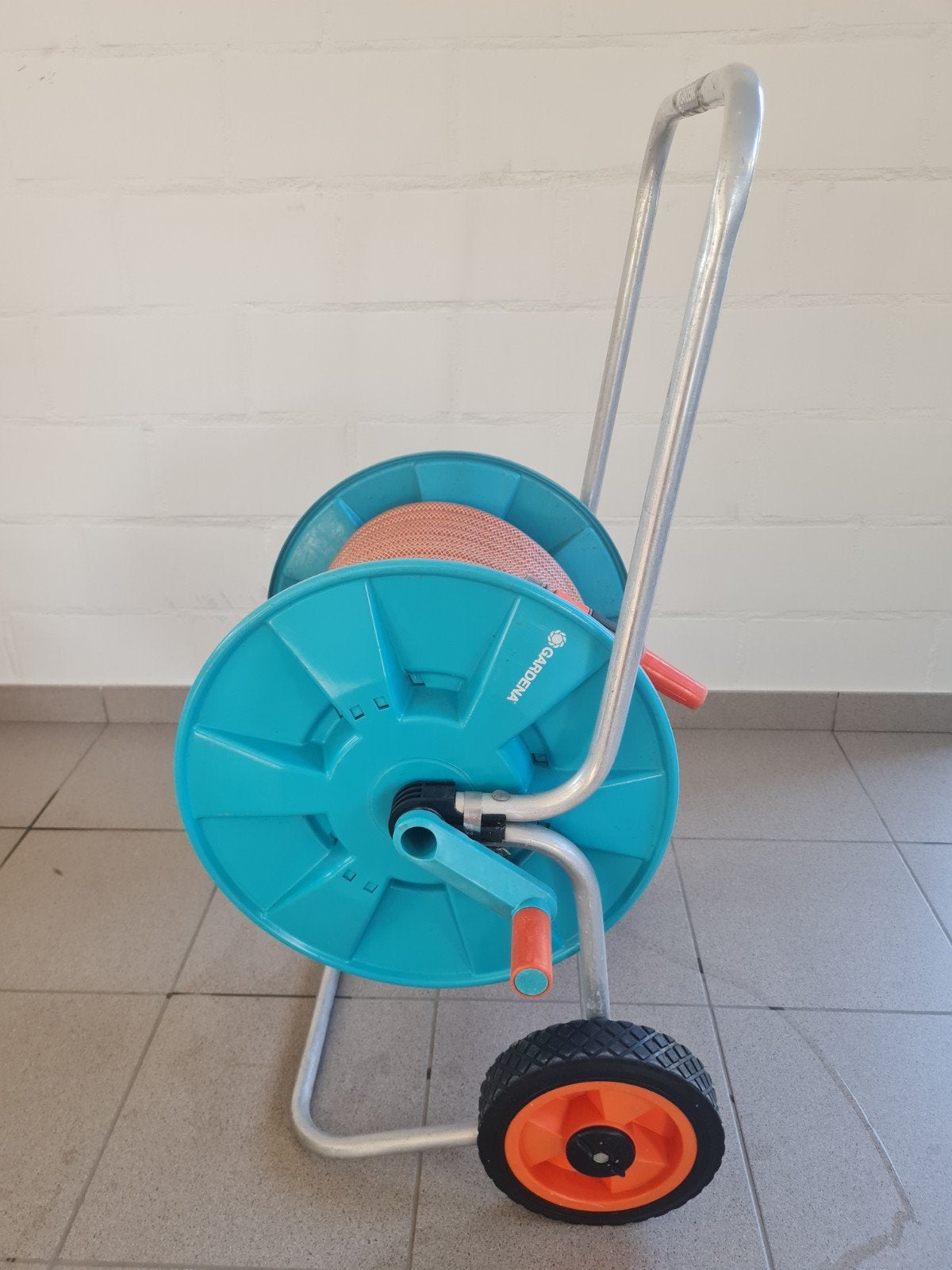 Haspel met 45 m waterslang, Ophalen