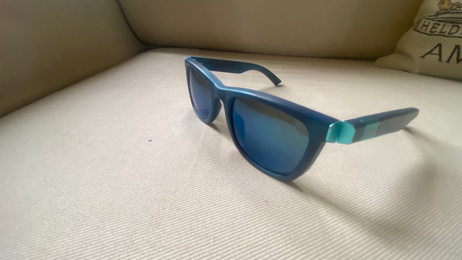 Limited edition The Ocean Cleanup sunglasses polarized, Enlèvement ou Envoi, Comme neuf, Bleu, Lunettes