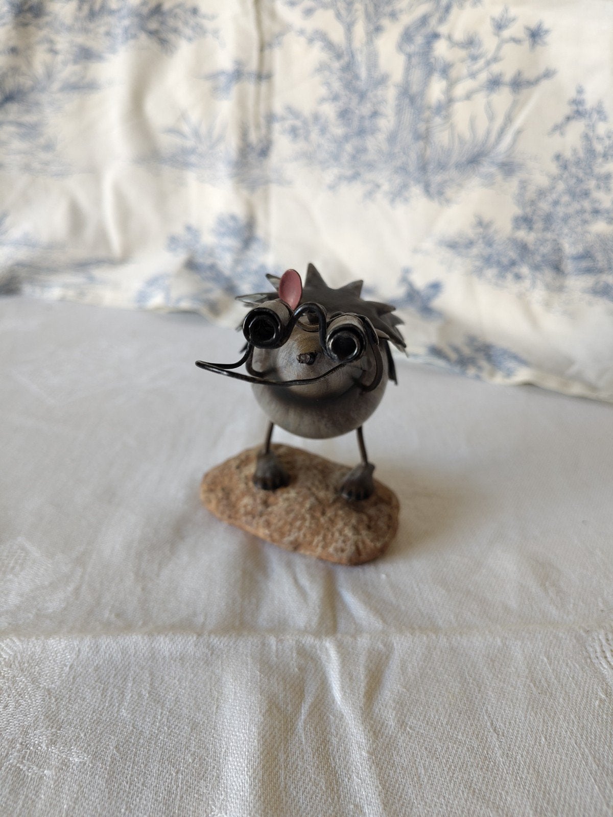 🦔 Originale sculpture hérisson en métal et socle en pierre, Collections, Enlèvement ou Envoi, Comme neuf, Autres, Statue ou Figurine