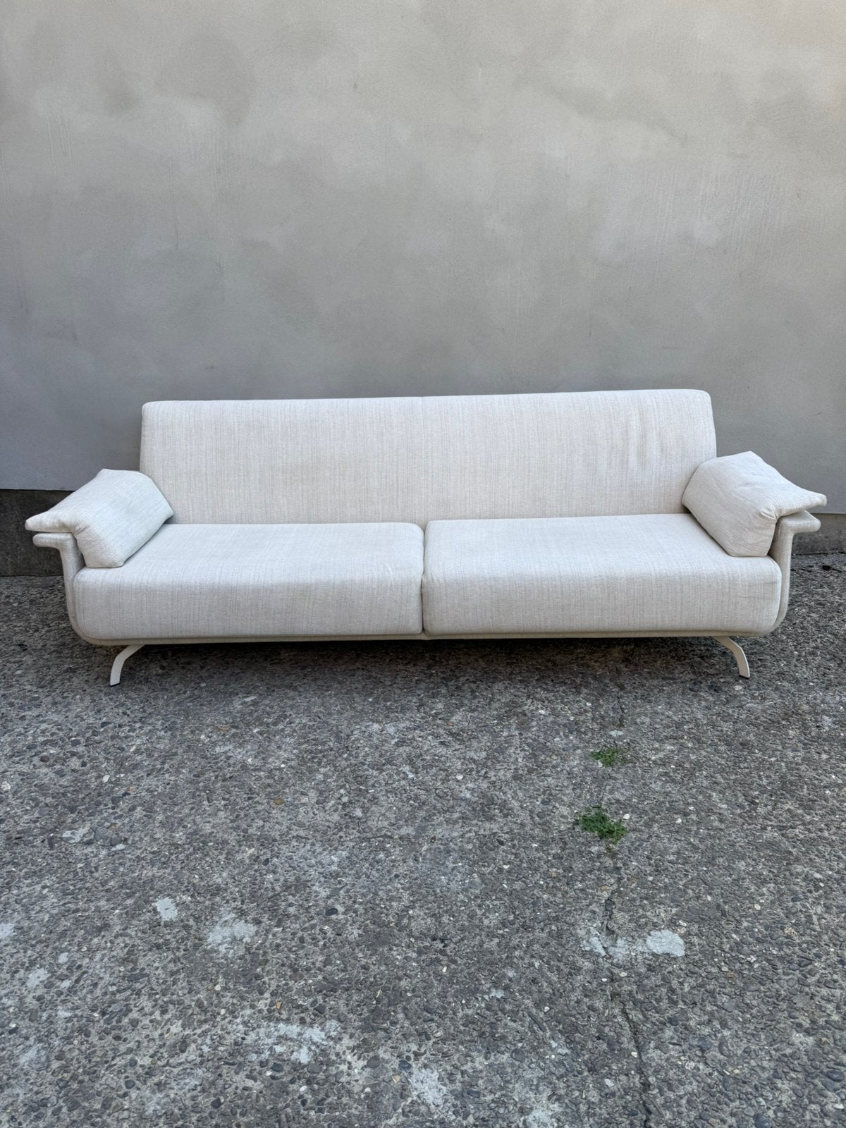 Canapé design, Enlèvement