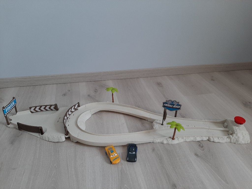 Autobaan Cars: Jackson Storm vs Cruz Ramirez Dinoco, Kinderen en Baby's, Speelgoed | Racebanen, Racebaan, Zo goed als nieuw, Handmatig