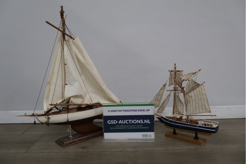 Set van 2 houten model zeilboten, Hobby en Vrije tijd, Modelbouw | Boten en Schepen, Niet ingevuld, Niet ingevuld, Niet ingevuld