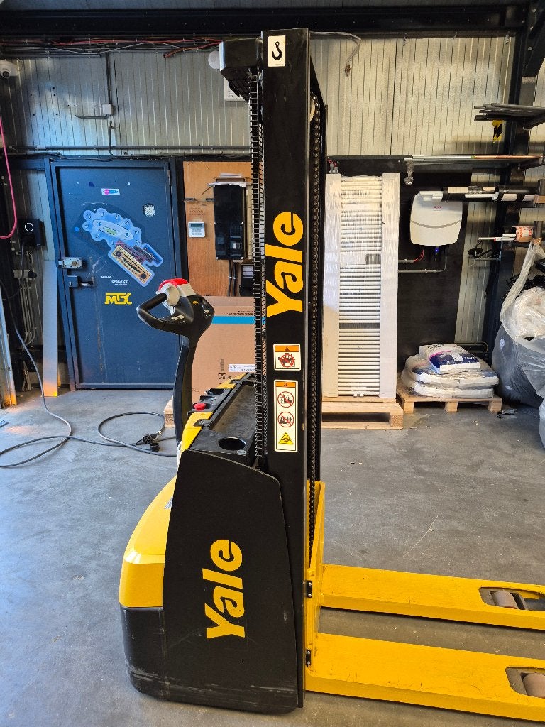 Gerbeur electrique, Électrique, Yale, Jusqu'à 1 000 kg, Enlèvement