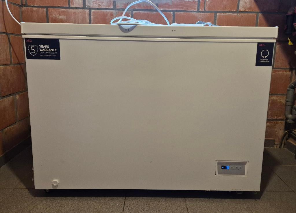 AEG AHB531D1LW diepvrieskoffer, Elektronische apparatuur, Koelkasten en IJskasten, Gebruikt, 60 cm of meer, Energieklasse A of zuiniger